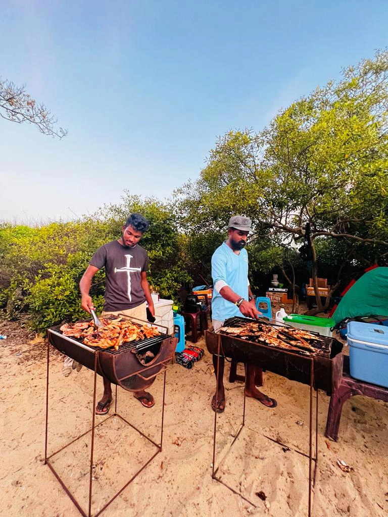 Visit Baththalangunduwa Beach Camping